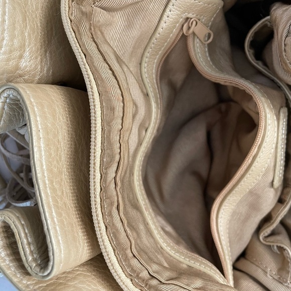 Sandra Robert’s women : fringed Beige color hand bag/ shoulder bag - Picture 6 of 7